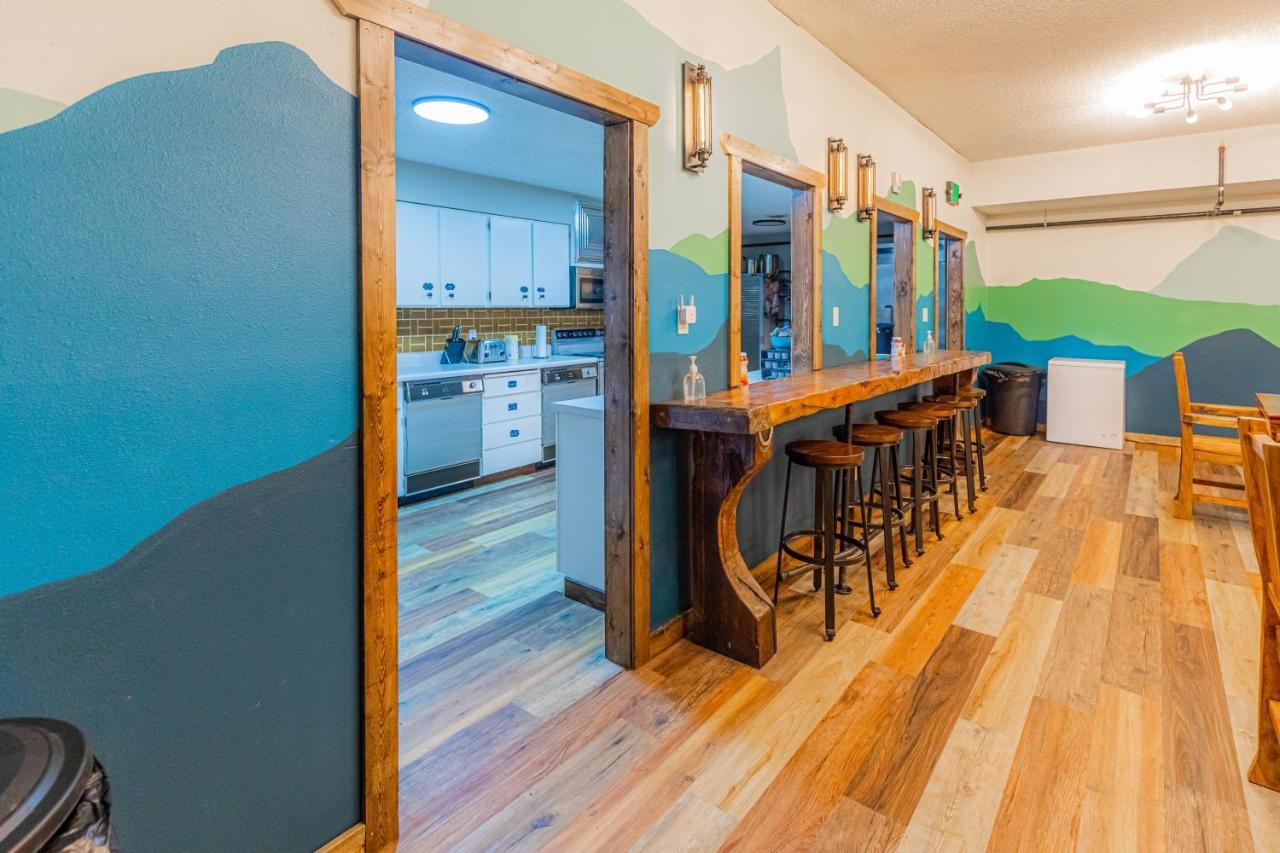 Pintler'S Portal Hostel Anaconda Bagian luar foto