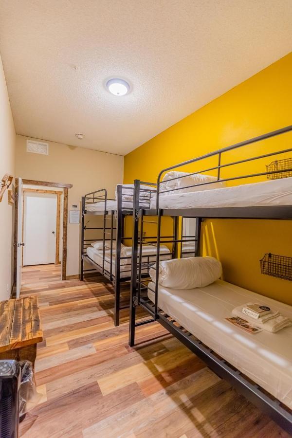 Pintler'S Portal Hostel Anaconda Bagian luar foto